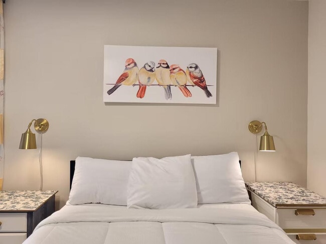 Building Photo - 2028 Pimmit Dr