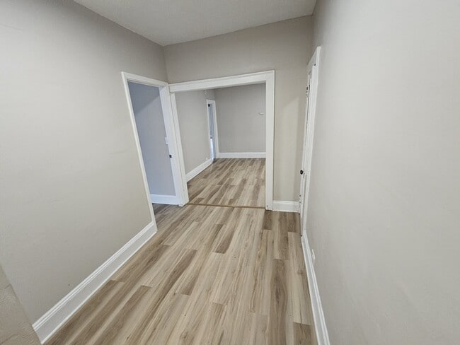 Building Photo - 942 Eddy Rd