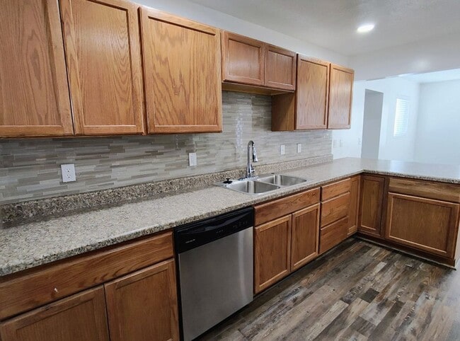 Building Photo - Beautiful 2 Bd 2 Bath Home in Murray