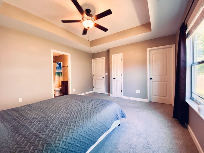 Building Photo - 938 S Mossy Rock Rd