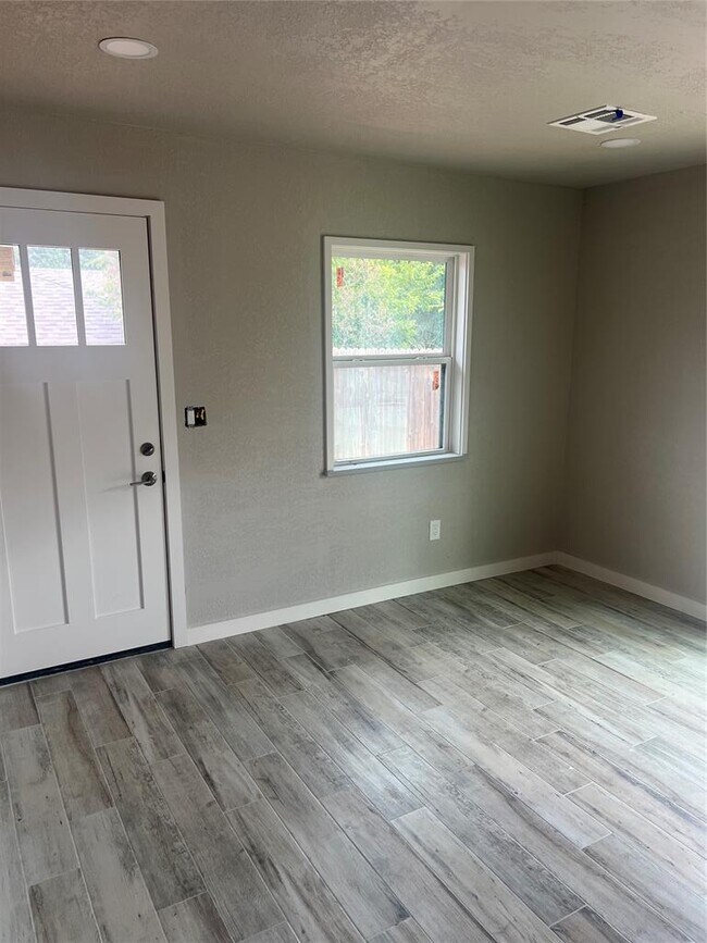 Building Photo - 7020 Comanche Ave