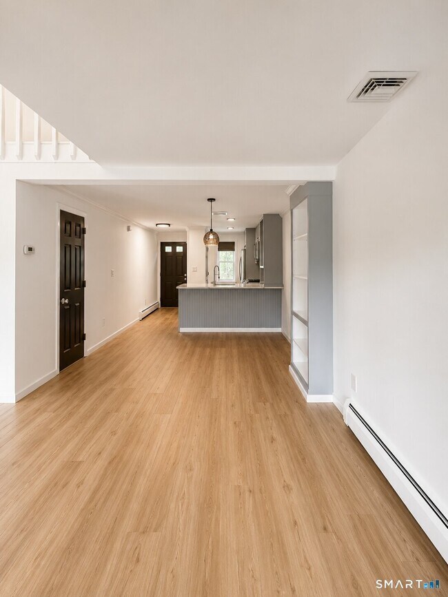 Building Photo - 10 Evergreen Pl