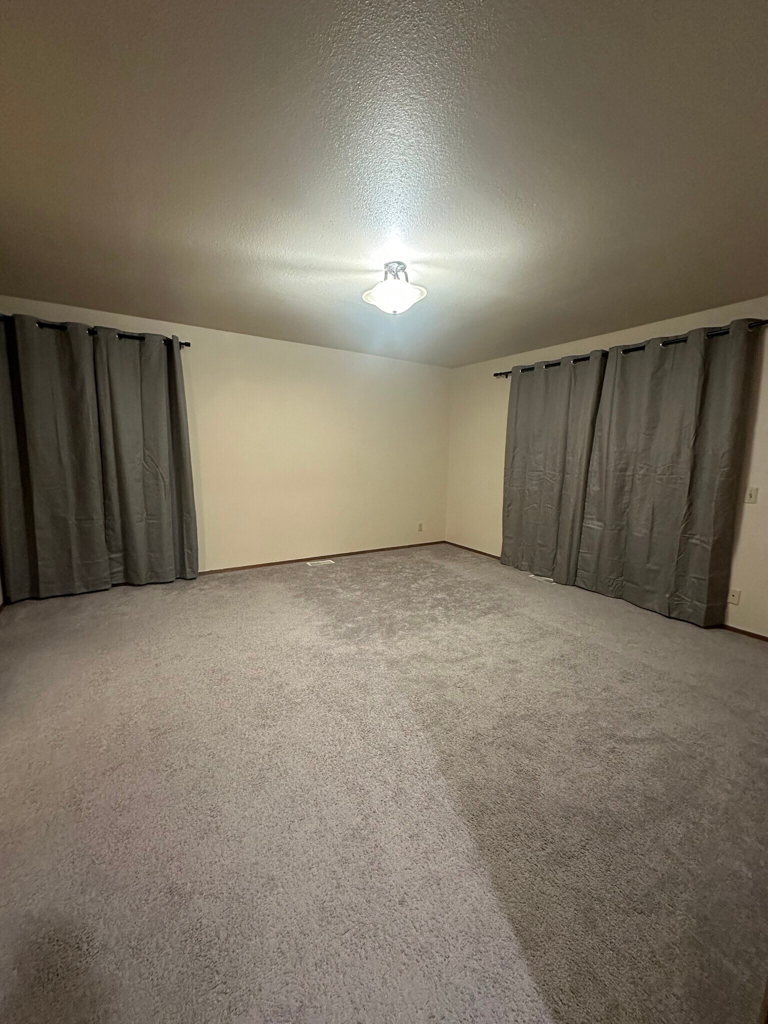 Master bedroom - 4234 S 252nd Pl