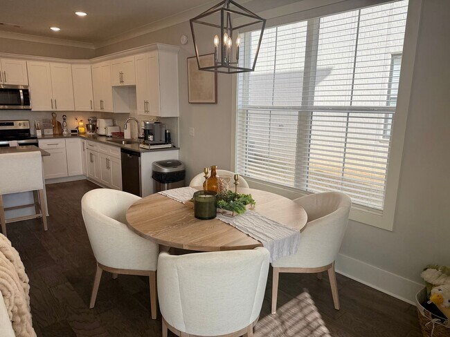 Building Photo - Fully Furnished 3 Bed 3.5 Bath Townhouse in Stillwater!