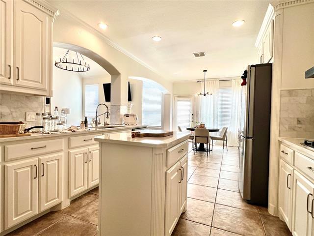 Building Photo - 607 Sante Fe Dr