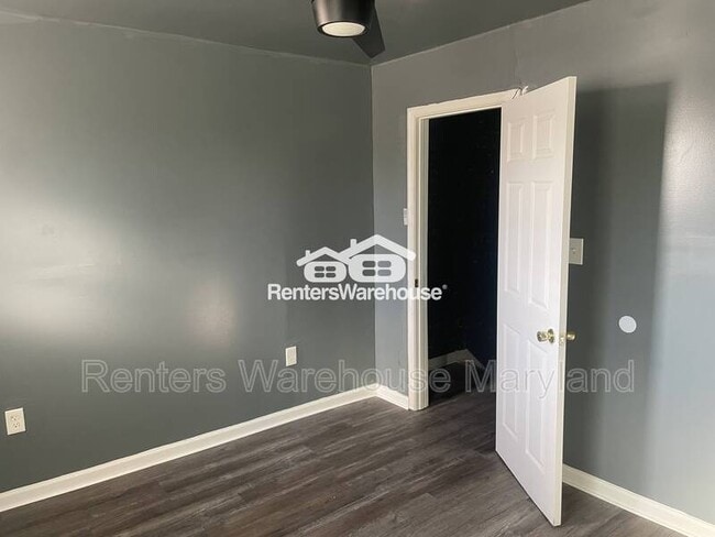 Building Photo - 2557 W Baltimore St