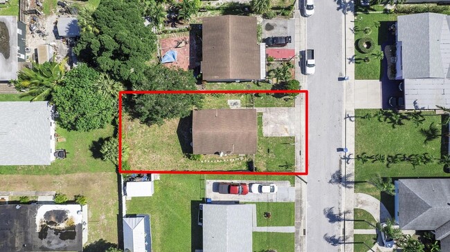 Building Photo - 1340 W 35th St