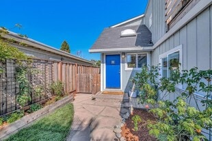 Building Photo - 260 Walk Cir
