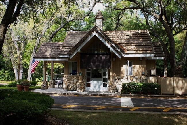 Building Photo - 233 Crown Oaks Way