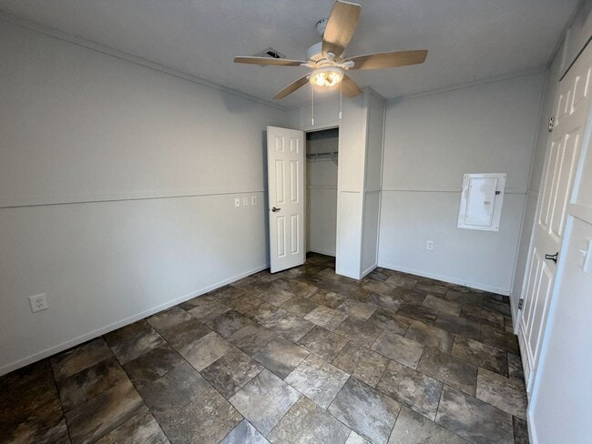 Building Photo - 2-Bed Mobile Home | Water, Trash & Lawn Care Included!