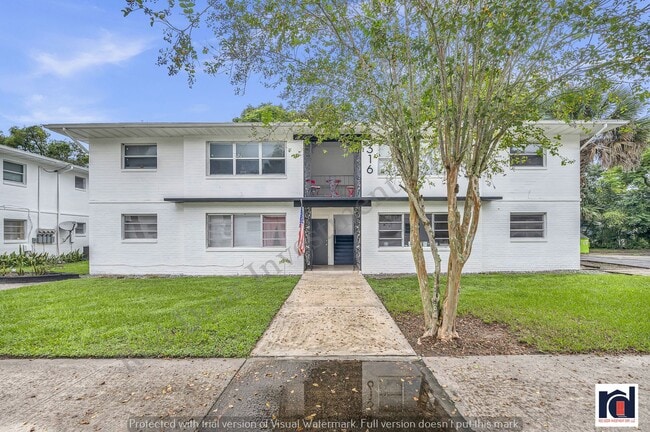 Building Photo - **MOVE IN SPECIAL** Renovated Spacious 2/2~w/All-in One Washer/Dryer & New AC~Deland