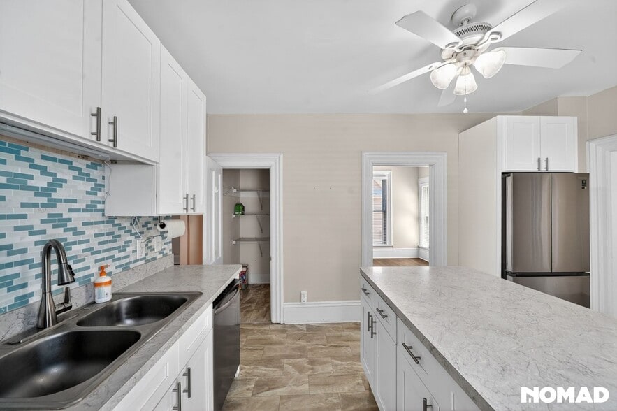Building Photo - 1855 W 58th St