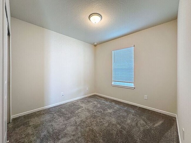 Building Photo - Tohoqua Beauty!