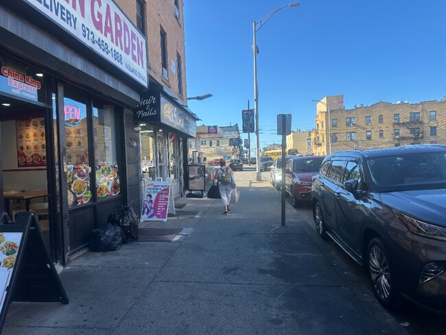 Building Photo - 895 Main St