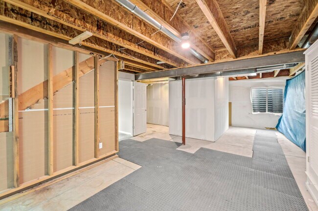 Building Photo - 626 Rolling Rock Point