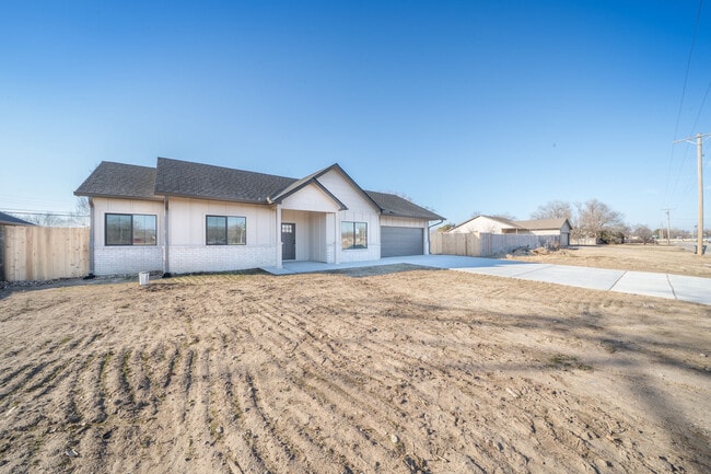 Building Photo - 753 N Gilda St