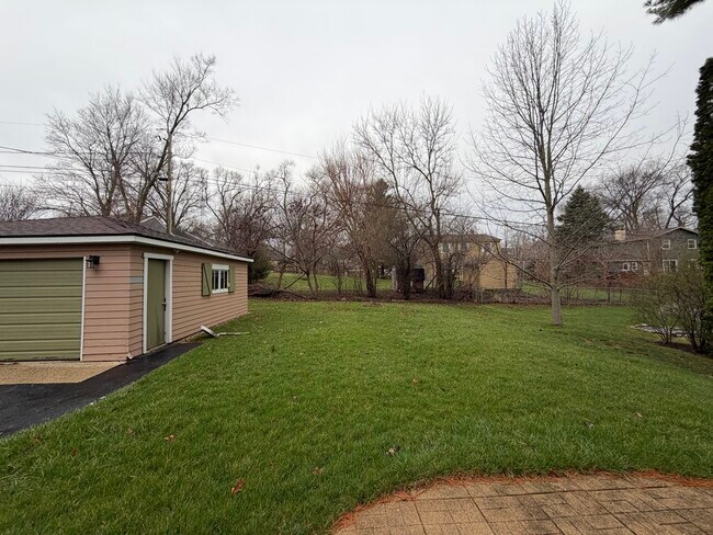 Building Photo - 202 Hickory Rd