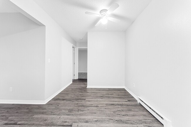 Building Photo - 5943 Walnut Cir Dr