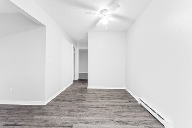 Building Photo - 5953 Walnut Cir Dr