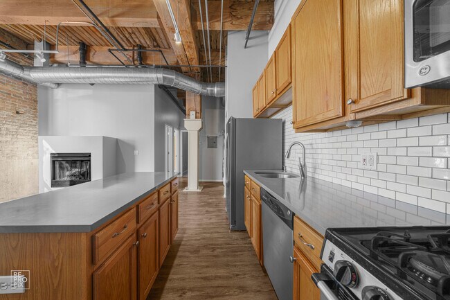 Building Photo - 1500 W Monroe St