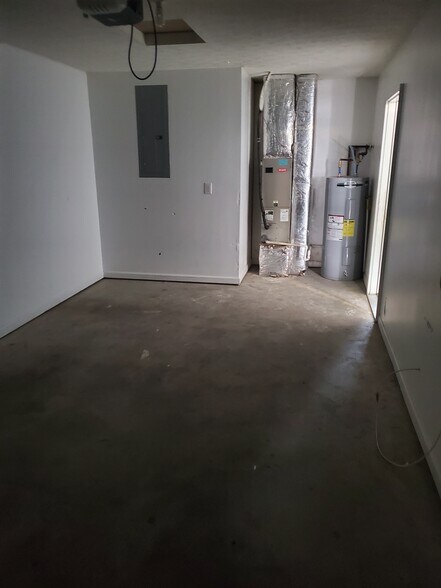 Building Photo - 1907 E Balsam Ct