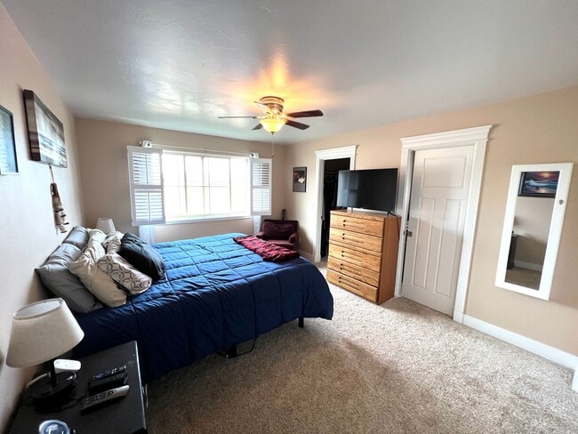 Building Photo - Pet Friendly 3 Bed 2 Bath Single Level Con...