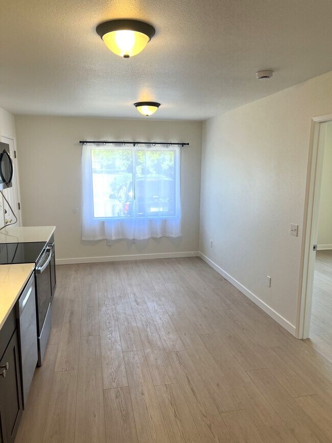 Building Photo - Pardee Duplex (A &amp; B)