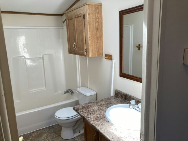Building Photo - 889 Fernwood Dr
