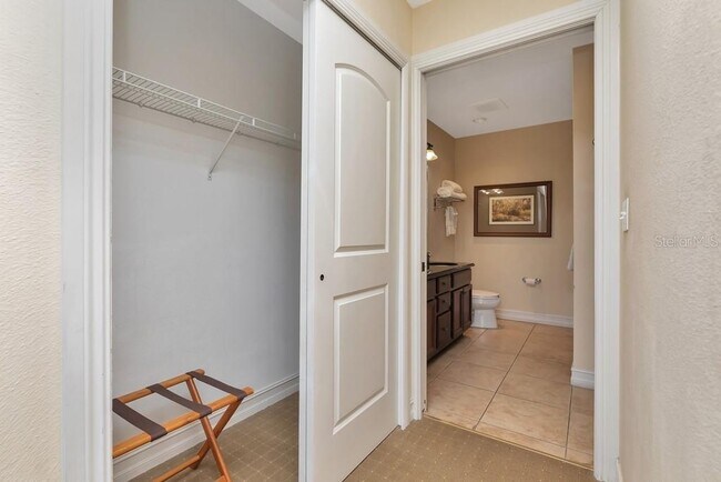 Building Photo - 13941 Clubhouse Dr