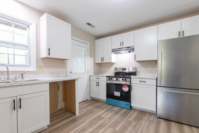 Building Photo - ONE YEAR LEASE WITH POSSIBLE LEASE PURCHAS...