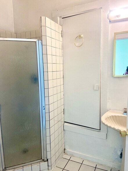 Building Photo - 508 10th Ct S