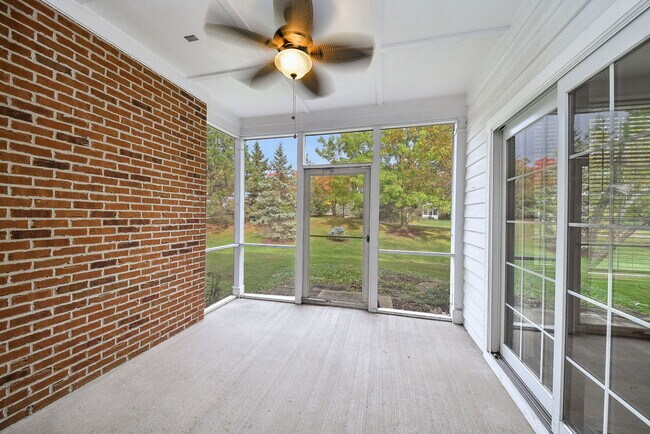 Building Photo - 310 Delnor Glen Dr