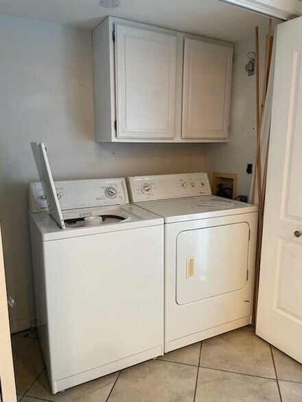 Full sized washer and dryer off kitchen - 303 S Bungalow Park Ave