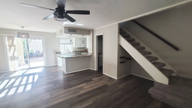 Building Photo - Pointe South Mountain 2-bedroom condo, gat...