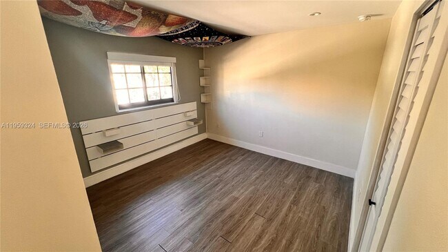 Building Photo - 3538 SW 17th St