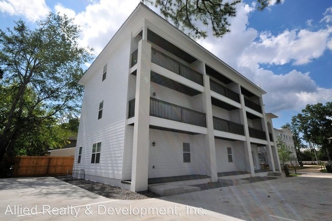 Building Photo - 4 br, 4.5 bath Apartment - 443 Meador Drive