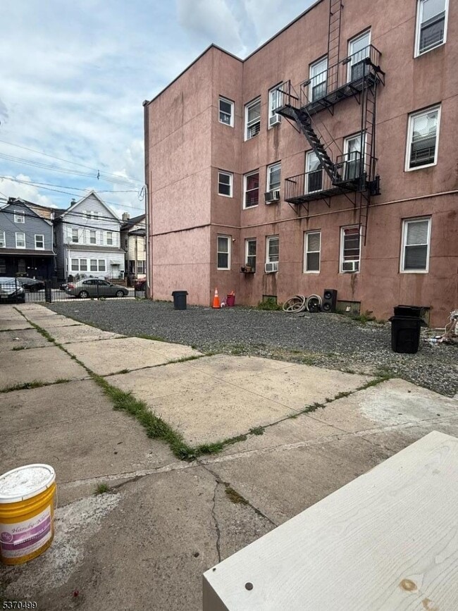 Building Photo - 138 E Jersey St