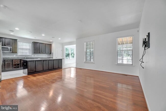 Building Photo - 8008 Hubble Dr