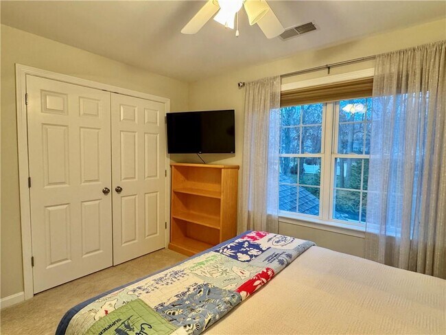 Building Photo - 34 Marian Ave