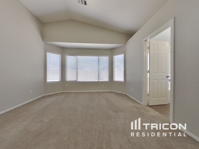Building Photo - 13712 W Solano Dr