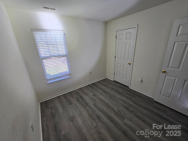 Building Photo - 639 Fawnborough Ct