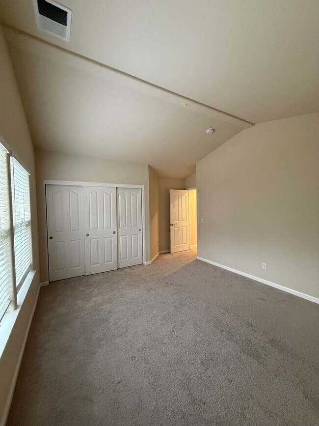 Building Photo - Spacious 4 Bedroom Home for Rent in Desirable Fountain Grove