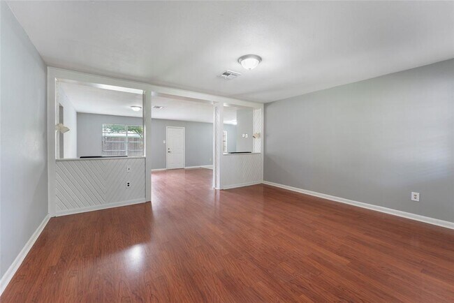 Building Photo - 29410 Sedgefield St