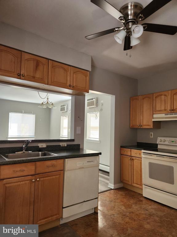 Building Photo - 169 Bate Ave