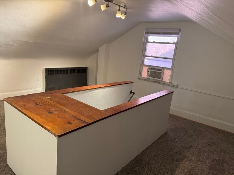 Top Floor Bedroom - 4052 Penn Ave