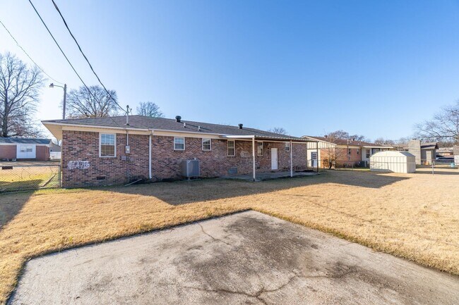 Building Photo - Gorgeous 3 Bedroom 2 Bathroom Home in Fort Smith
