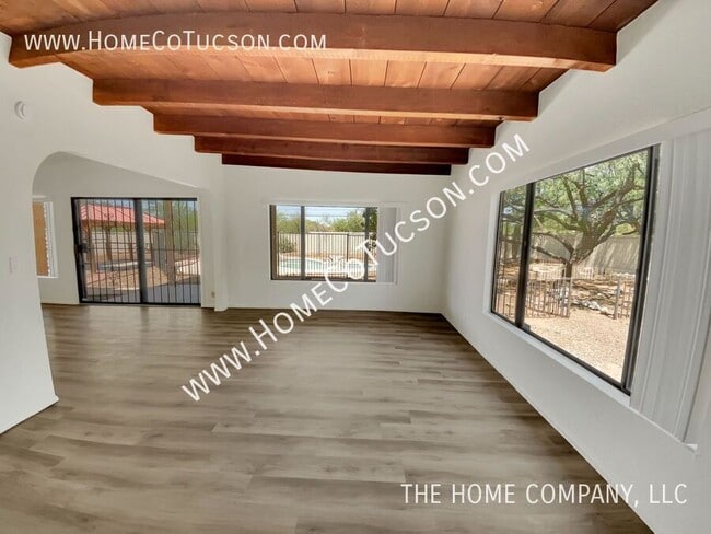 Building Photo - 5243 N Stonehouse Pl