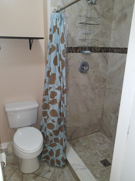 Primary Bathroom - 6289 Freeport Dr