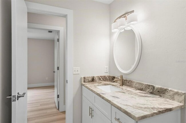 Building Photo - 123 Rae Dr