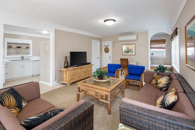 Primary Photo - Steps from beautiful Kailua Beach, fully furnished 3 bedroom, 2 bath single family home